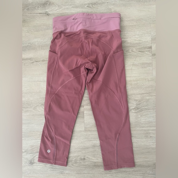 Lululemon Crop Leggings w/ Pockets - Picture 2 of 3